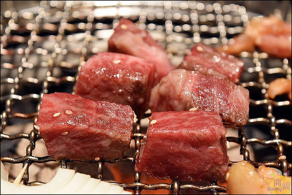 一頭牛日式燒肉.清酒(崇德店)：台中北屯超澎湃和牛燒肉套餐。一頭牛日式燒肉清酒崇德店。就是要大口吃肉才豪邁!@sunny吃喝遊樂