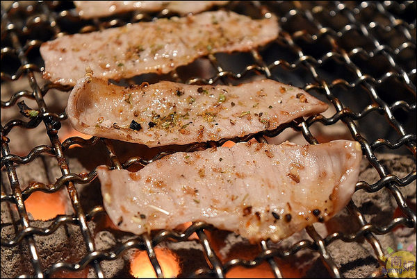 一頭牛日式燒肉.清酒(崇德店)：台中北屯超澎湃和牛燒肉套餐。一頭牛日式燒肉清酒崇德店。就是要大口吃肉才豪邁!@sunny吃喝遊樂