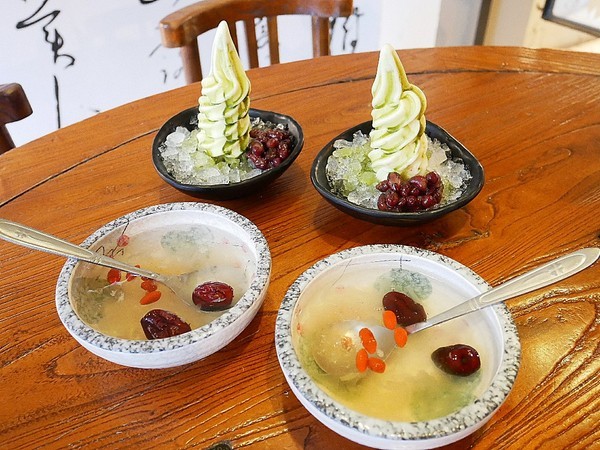 八豆食府壽喜燒專門店(公益店):八豆食府-台中公益路壽喜燒吃到飽 中午用餐是小資族的省錢之道 所有食材認你挑選 就是要飽到走不動才甘心離開