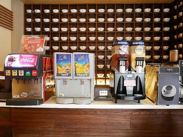 八豆食府壽喜燒專門店(公益店):八豆食府-台中公益路壽喜燒吃到飽 中午用餐是小資族的省錢之道 所有食材認你挑選 就是要飽到走不動才甘心離開