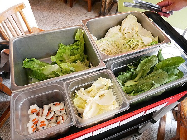 八豆食府壽喜燒專門店(公益店):八豆食府-台中公益路壽喜燒吃到飽 中午用餐是小資族的省錢之道 所有食材認你挑選 就是要飽到走不動才甘心離開