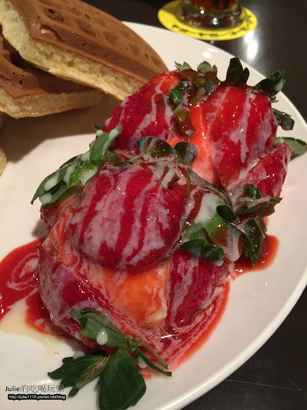 台北東區●下午茶●咖啡弄(草莓鬆餅)