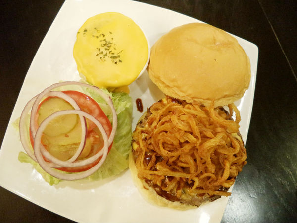 新埔捷運站板橋美式餐廳-Dishes好盤美味廚房!!漢堡、義大利麵燉飯平價又實在