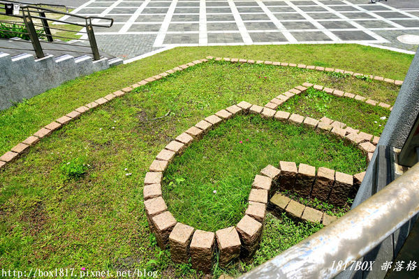 【新北。貢寮】空拍新視野。充滿愛心的四角窟觀景台。極東觀景台。左看極東點三貂角燈塔。右望宜蘭龜山島。波瀾壯闊。海天一色。稀有地質美景