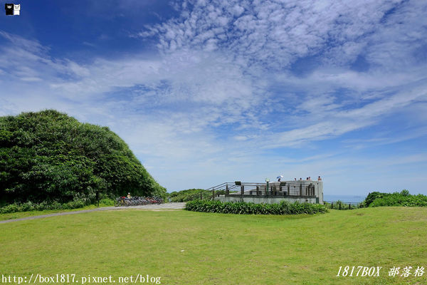 【新北。貢寮】空拍新視野。充滿愛心的四角窟觀景台。極東觀景台。左看極東點三貂角燈塔。右望宜蘭龜山島。波瀾壯闊。海天一色。稀有地質美景