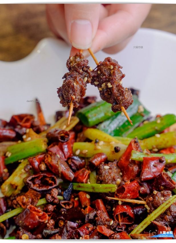 紅紅辣辣一吃上癮！板橋車站人氣川菜推薦,紅辣椒川菜館,道地川味熱炒,麻香下飯,每人15元白飯無限續！板橋中式料理推薦,板橋川菜料理推薦, - 大胃米粒 DAVID & MILLY