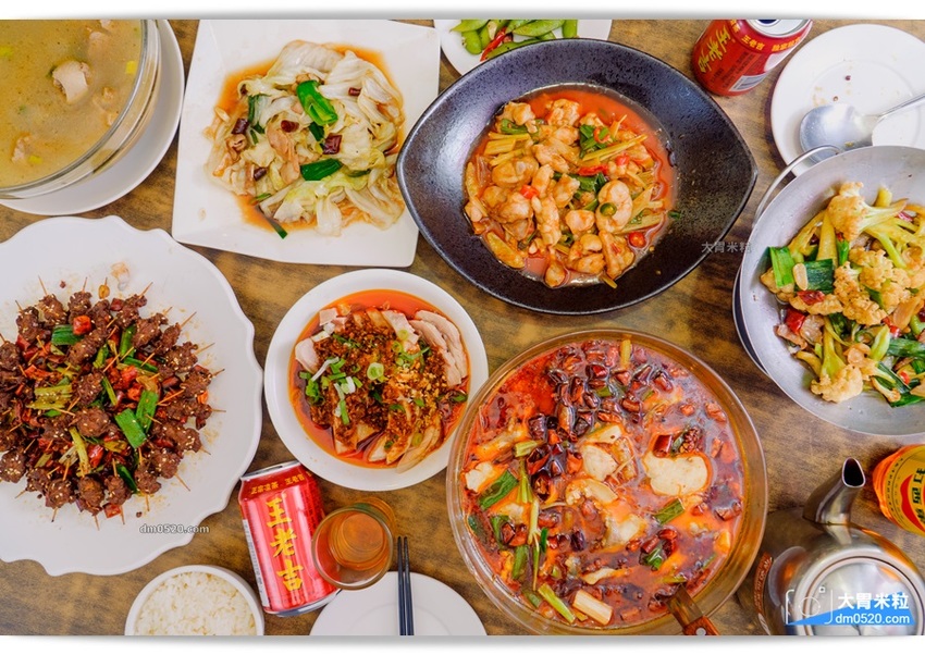 紅紅辣辣一吃上癮！板橋車站人氣川菜推薦,紅辣椒川菜館,道地川味熱炒,麻香下飯,每人15元白飯無限續！板橋中式料理推薦,板橋川菜料理推薦, - 大胃米粒 DAVID & MILLY