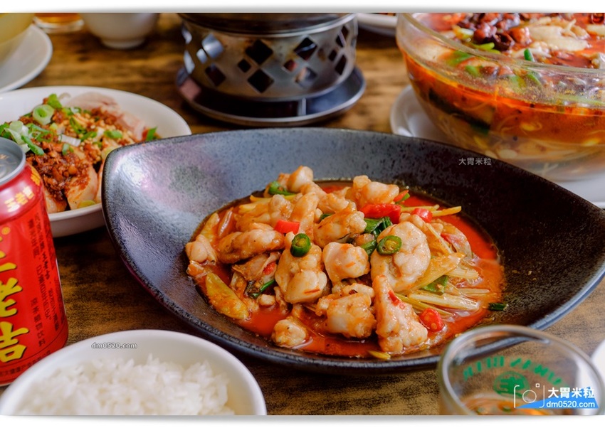 紅紅辣辣一吃上癮！板橋車站人氣川菜推薦,紅辣椒川菜館,道地川味熱炒,麻香下飯,每人15元白飯無限續！板橋中式料理推薦,板橋川菜料理推薦, - 大胃米粒 DAVID & MILLY