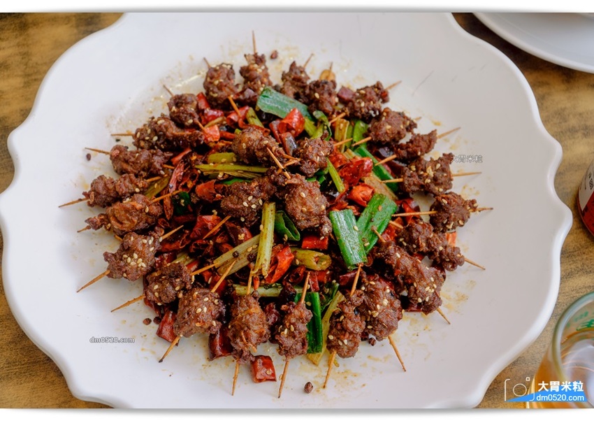 紅紅辣辣一吃上癮！板橋車站人氣川菜推薦,紅辣椒川菜館,道地川味熱炒,麻香下飯,每人15元白飯無限續！板橋中式料理推薦,板橋川菜料理推薦, - 大胃米粒 DAVID & MILLY