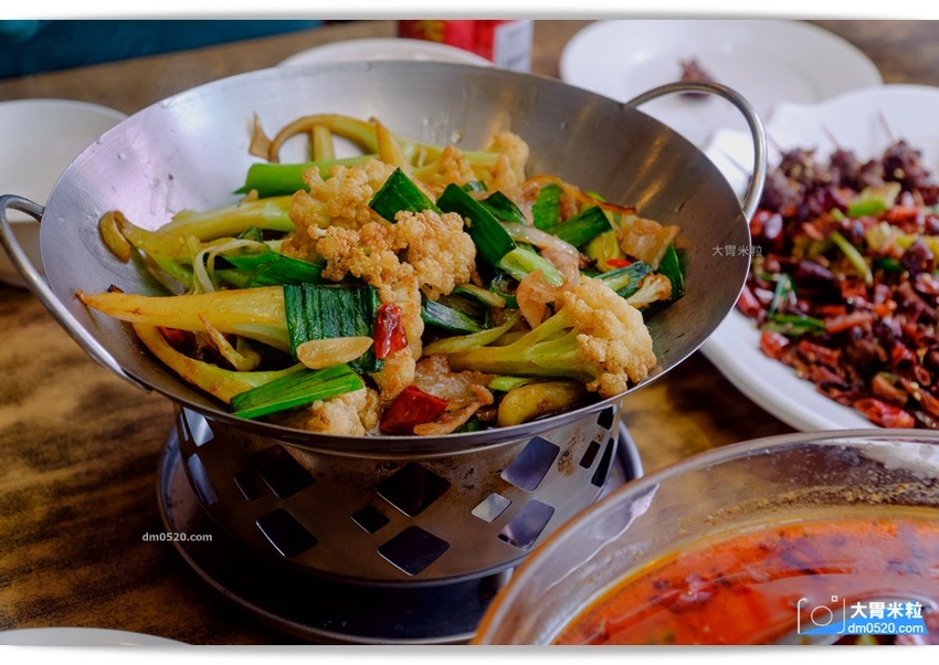 紅紅辣辣一吃上癮！板橋車站人氣川菜推薦,紅辣椒川菜館,道地川味熱炒,麻香下飯,每人15元白飯無限續！板橋中式料理推薦,板橋川菜料理推薦, - 大胃米粒 DAVID & MILLY