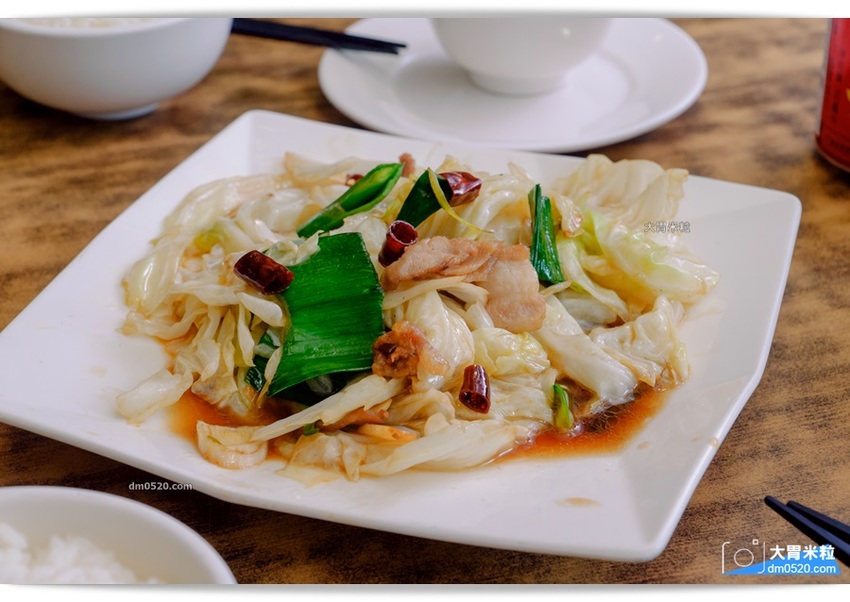 紅紅辣辣一吃上癮！板橋車站人氣川菜推薦,紅辣椒川菜館,道地川味熱炒,麻香下飯,每人15元白飯無限續！板橋中式料理推薦,板橋川菜料理推薦, - 大胃米粒 DAVID & MILLY