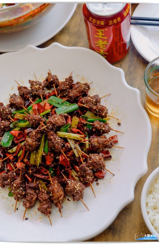 紅紅辣辣一吃上癮！板橋車站人氣川菜推薦,紅辣椒川菜館,道地川味熱炒,麻香下飯,每人15元白飯無限續！板橋中式料理推薦,板橋川菜料理推薦, - 大胃米粒 DAVID & MILLY