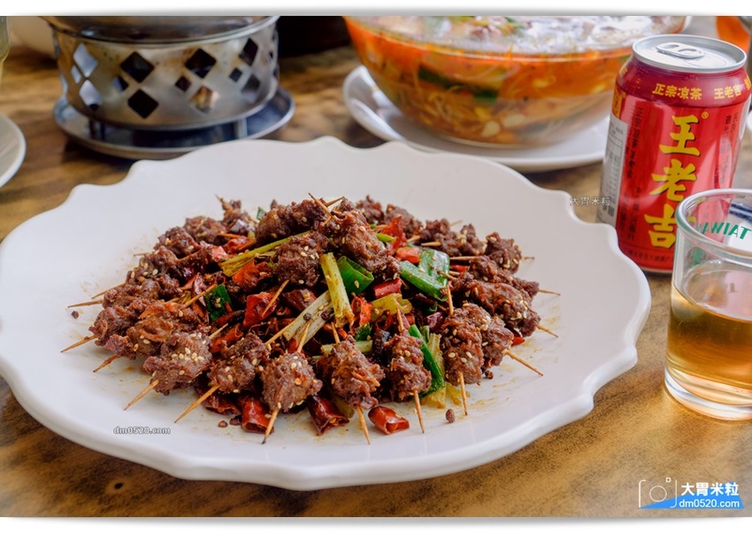 紅紅辣辣一吃上癮！板橋車站人氣川菜推薦,紅辣椒川菜館,道地川味熱炒,麻香下飯,每人15元白飯無限續！板橋中式料理推薦,板橋川菜料理推薦, - 大胃米粒 DAVID & MILLY