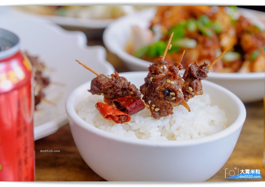 紅紅辣辣一吃上癮！板橋車站人氣川菜推薦,紅辣椒川菜館,道地川味熱炒,麻香下飯,每人15元白飯無限續！板橋中式料理推薦,板橋川菜料理推薦, - 大胃米粒 DAVID & MILLY