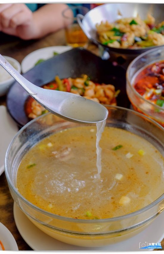 紅紅辣辣一吃上癮！板橋車站人氣川菜推薦,紅辣椒川菜館,道地川味熱炒,麻香下飯,每人15元白飯無限續！板橋中式料理推薦,板橋川菜料理推薦, - 大胃米粒 DAVID & MILLY