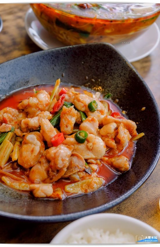 紅紅辣辣一吃上癮！板橋車站人氣川菜推薦,紅辣椒川菜館,道地川味熱炒,麻香下飯,每人15元白飯無限續！板橋中式料理推薦,板橋川菜料理推薦, - 大胃米粒 DAVID & MILLY