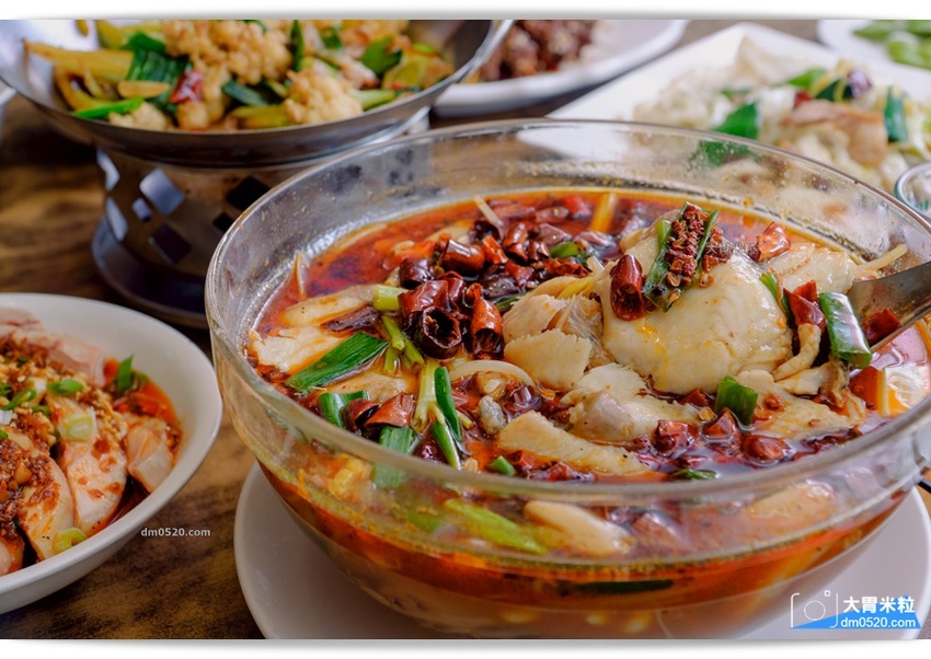 紅紅辣辣一吃上癮！板橋車站人氣川菜推薦,紅辣椒川菜館,道地川味熱炒,麻香下飯,每人15元白飯無限續！板橋中式料理推薦,板橋川菜料理推薦, - 大胃米粒 DAVID & MILLY