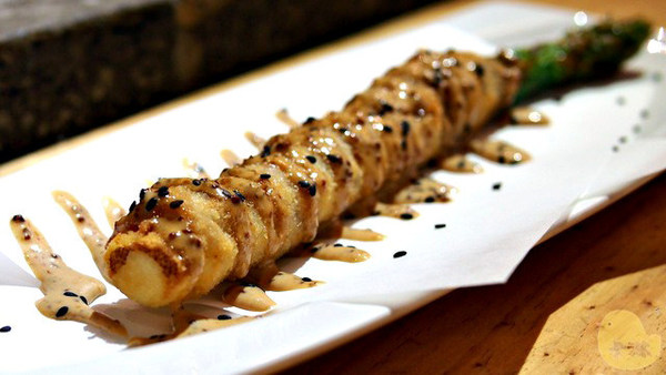 手串本舖串燒：【試吃】《手串本铺》手灑鹽花及950度熱情的職人串燒