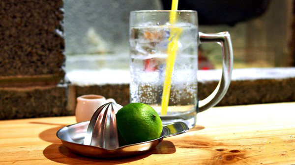 手串本舖串燒：【試吃】《手串本铺》手灑鹽花及950度熱情的職人串燒