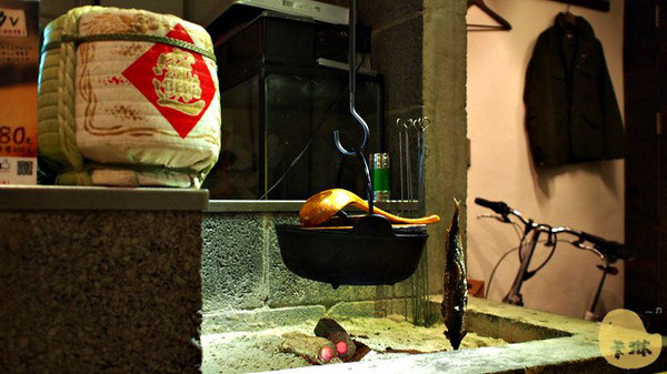 手串本舖串燒：【試吃】《手串本铺》手灑鹽花及950度熱情的職人串燒