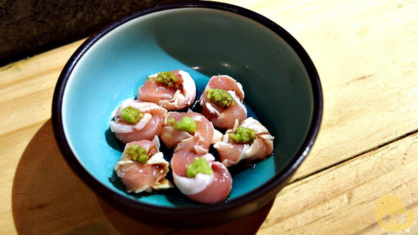 手串本舖串燒：【試吃】《手串本铺》手灑鹽花及950度熱情的職人串燒