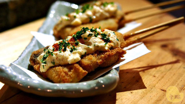 手串本舖串燒：【試吃】《手串本铺》手灑鹽花及950度熱情的職人串燒