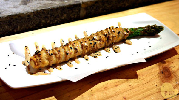 手串本舖串燒：【試吃】《手串本铺》手灑鹽花及950度熱情的職人串燒