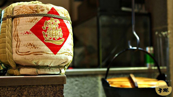 手串本舖串燒：【試吃】《手串本铺》手灑鹽花及950度熱情的職人串燒