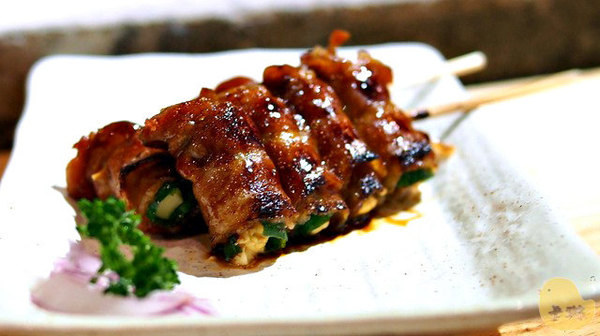 手串本舖串燒：【試吃】《手串本铺》手灑鹽花及950度熱情的職人串燒