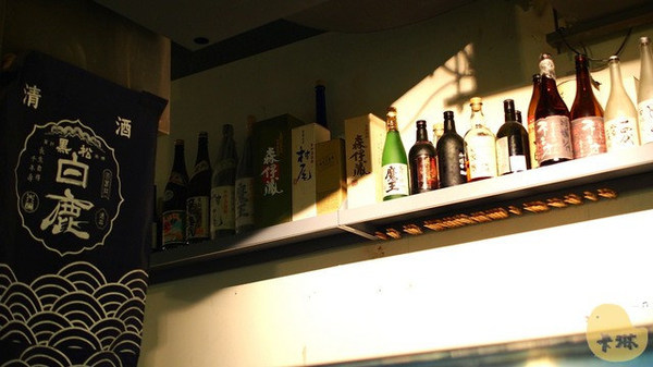 手串本舖串燒：【試吃】《手串本铺》手灑鹽花及950度熱情的職人串燒