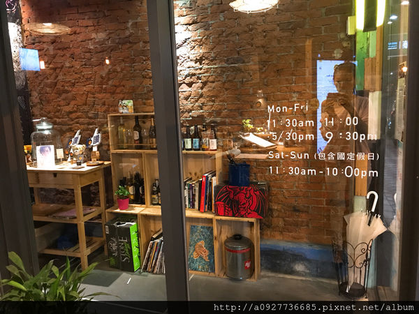 「台北大安區美食」『黑熊愛跳舞』六張犁新美式餐廳/粉紅漢堡/IG必打卡地點