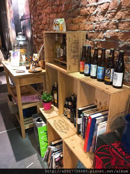 「台北大安區美食」『黑熊愛跳舞』六張犁新美式餐廳/粉紅漢堡/IG必打卡地點