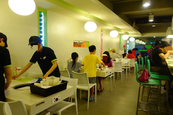 石二鍋(新店店)：石二鍋 ~ 排隊也要吃的平價火鍋  - 捷運大坪林站