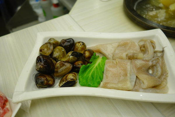 石二鍋(新店店)：石二鍋 ~ 排隊也要吃的平價火鍋  - 捷運大坪林站