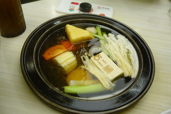 石二鍋(新店店)：石二鍋 ~ 排隊也要吃的平價火鍋  - 捷運大坪林站