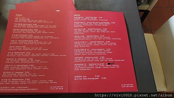 潮境公園海景餐廳，看海吃手工披薩~窯烤餅皮口感超香，餡料豐富還有一片大海風景超漂亮