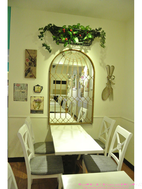 Oyami cafe：【食記】oO。。台北 西門町  Oyami cafe　超有鄉村田野風格的餐廳！而且～焗烤飯牽絲牽的好魂牽夢縈！！。o○。