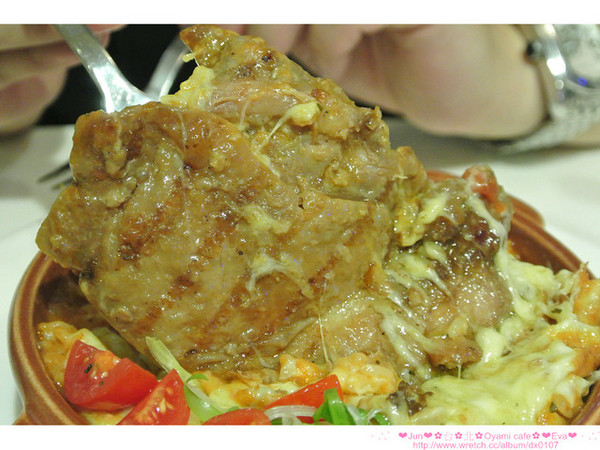 Oyami cafe：【食記】oO。。台北 西門町  Oyami cafe　超有鄉村田野風格的餐廳！而且～焗烤飯牽絲牽的好魂牽夢縈！！。o○。