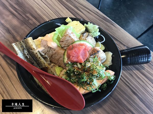 小巷亭壽司：【高雄/食﹡苓雅】微地雷文．隱身像弄的壽司小店．小巷亭壽司