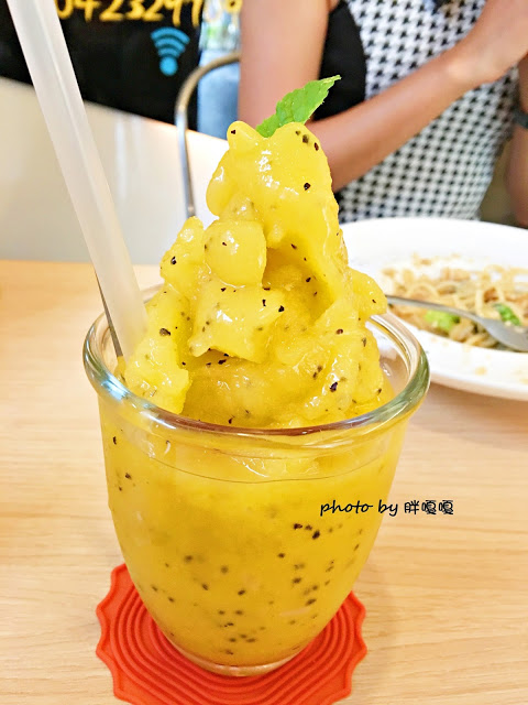 【台中 西區】Giocoso Café&Pasta→沒事亂闖,原來跑進了「被偷走的那五年」電影場景之一←寵物友善店,義大利麵還真不錯ya