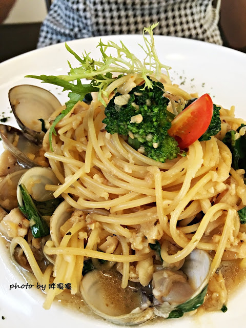 【台中 西區】Giocoso Café&Pasta→沒事亂闖,原來跑進了「被偷走的那五年」電影場景之一←寵物友善店,義大利麵還真不錯ya