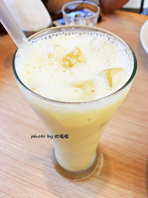 【台中 西區】Giocoso Café&Pasta→沒事亂闖,原來跑進了「被偷走的那五年」電影場景之一←寵物友善店,義大利麵還真不錯ya