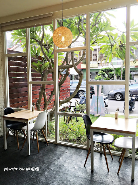 【台中 西區】Giocoso Café&Pasta→沒事亂闖,原來跑進了「被偷走的那五年」電影場景之一←寵物友善店,義大利麵還真不錯ya