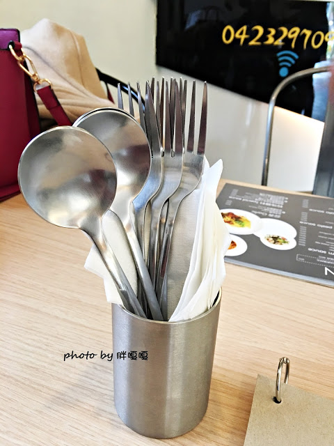 【台中 西區】Giocoso Café&Pasta→沒事亂闖,原來跑進了「被偷走的那五年」電影場景之一←寵物友善店,義大利麵還真不錯ya