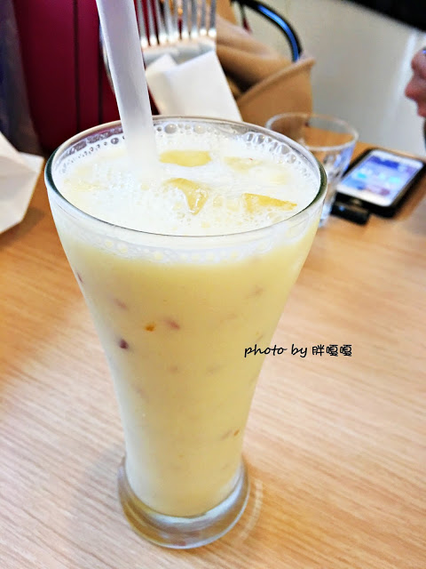 【台中 西區】Giocoso Café&Pasta→沒事亂闖,原來跑進了「被偷走的那五年」電影場景之一←寵物友善店,義大利麵還真不錯ya