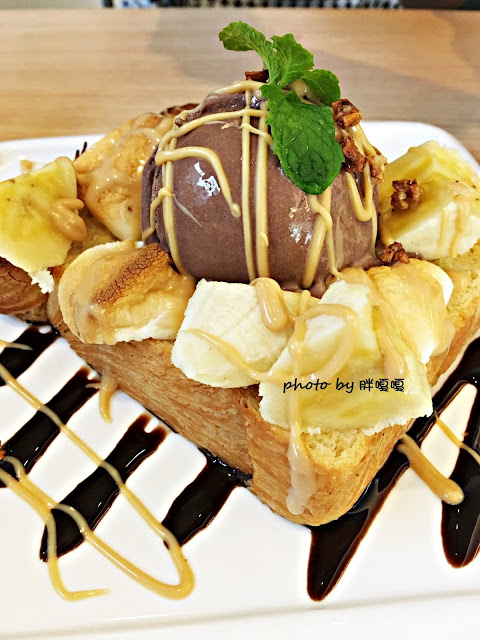 【台中 西區】Giocoso Café&Pasta→沒事亂闖,原來跑進了「被偷走的那五年」電影場景之一←寵物友善店,義大利麵還真不錯ya