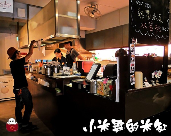 【捷運中山站】疊疊樂~鬆餅疊疊♩三明治也要疊疊♪充滿手繪塗鴉風格的可愛小店♥