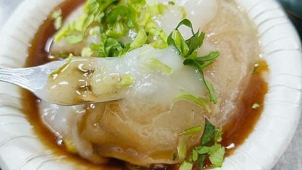 擁有最強的實力！超過５０年的老字號美食～！隱藏在狹小巷弄裡，是許多內行人絕對必吃的店家之一，更是多家