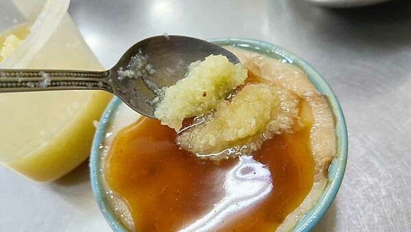 擁有最強的實力！超過５０年的老字號美食～！隱藏在狹小巷弄裡，是許多內行人絕對必吃的店家之一，更是多家