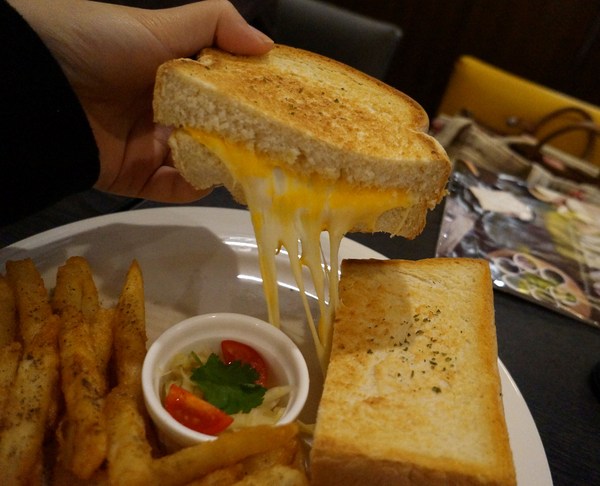 鯊魚咬土司(大直店)：鯊魚咬吐司♥ 大份量 ♥平價 ♥從早餐到晚餐都包辦